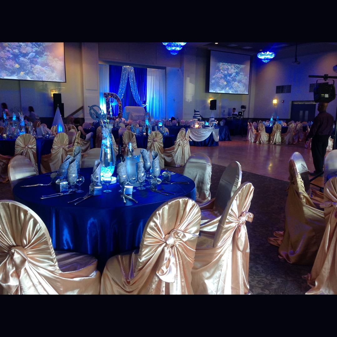 blue and gold table setiings